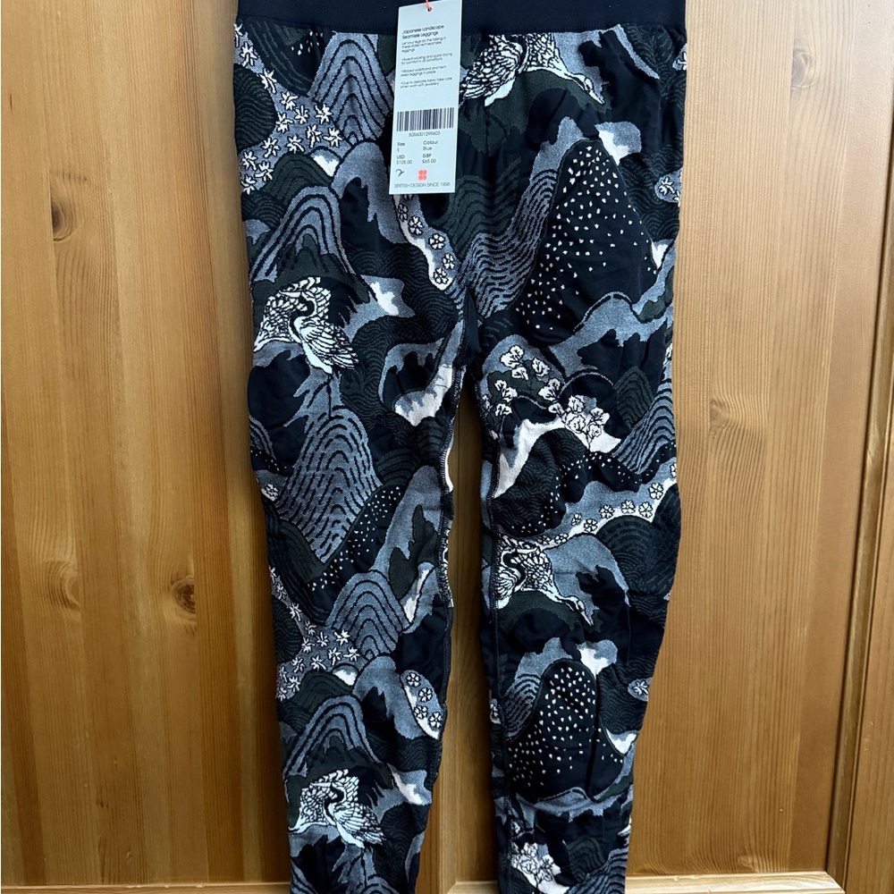 Stylish Japanese landscape Patterned base layer